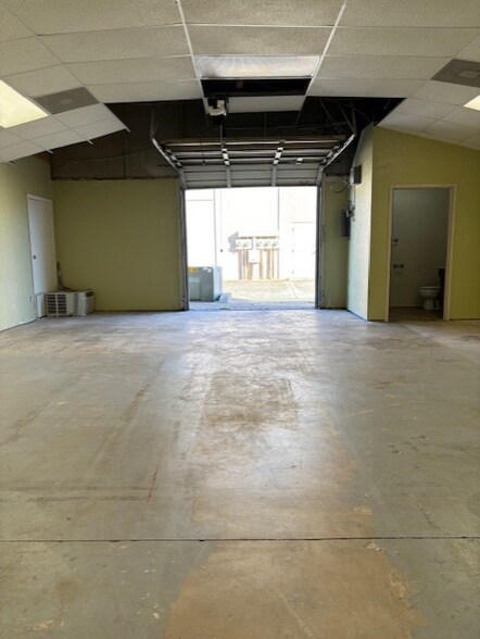 More Photos Of 800 W Rock Creek Rd, Norman Office For Lease