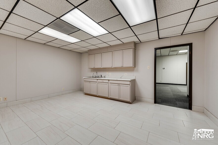 More Photos Of 1503 E Taylor Ave, Midland Industrial For Sale