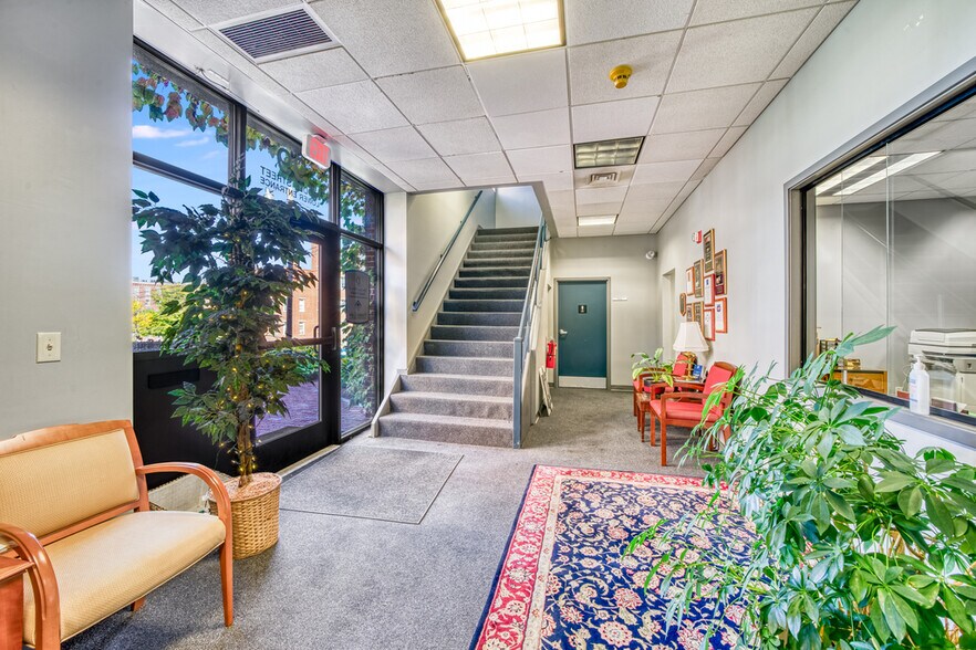 More Photos Of 99 Middle St, Manchester Office Residential For Sale