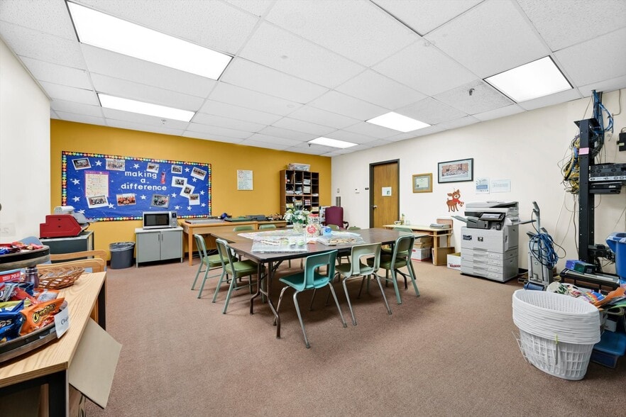 More Photos Of 855 Lincoln Ave, Northampton Office For Sale