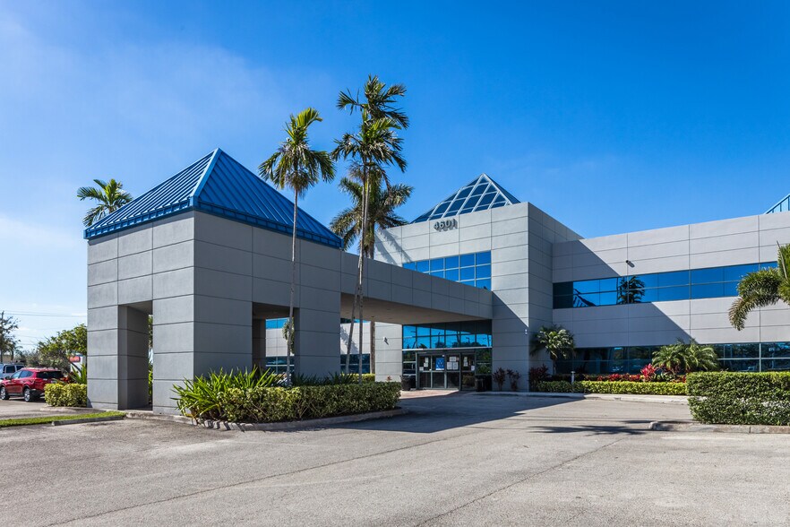 More Photos Of 4601 N Congress Ave, West Palm Beach Medical For Sale
