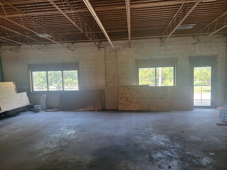 More Photos Of 206 S Walnut St, Stillman Valley Warehouse For Sale