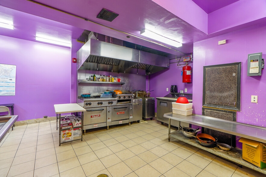 More Photos Of 615 Orange St, Newark Freestanding For Sale