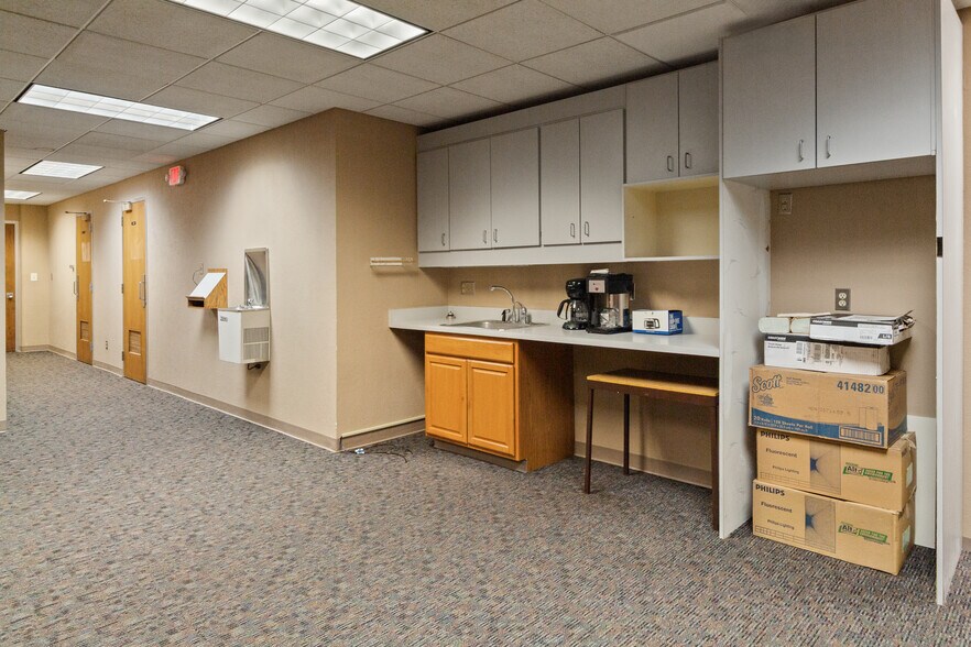 More Photos Of 17 1st Ave SW, Minot Bank For Sale