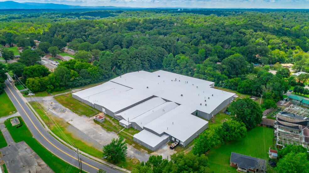 More Photos Of 1318 Underwood St, Dalton Warehouse For Lease
