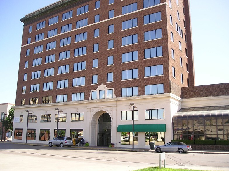 Primary Photo Of 100 N 6th St, Waco Office For Lease