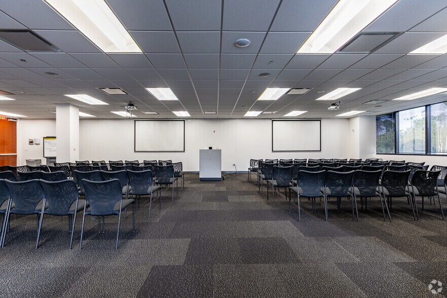 More Photos Of 9500 Koger Blvd N, Saint Petersburg Unknown For Lease