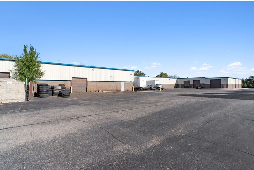 More Photos Of 8881 Samuel Barton Dr, Belleville Warehouse For Lease