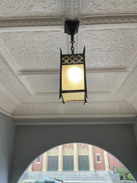 More Photos Of 1730 NW Couch St, Portland Apartments For Sale