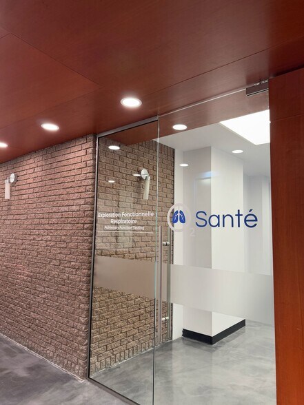 More Photos Of 3858-3870 Notre-Dame, Laval Office For Sale