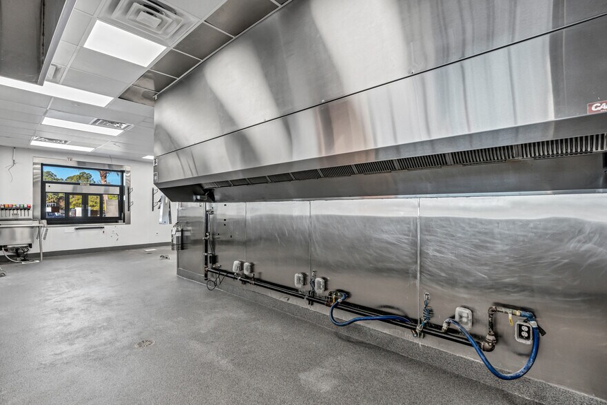 More Photos Of 2900 S Ridgewood Ave, Edgewater Specialty For Lease