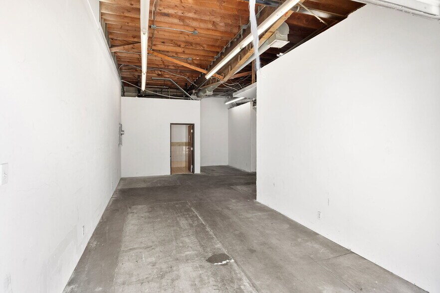 More Photos Of 127-129 S 8th Ave, La Puente Warehouse For Sale