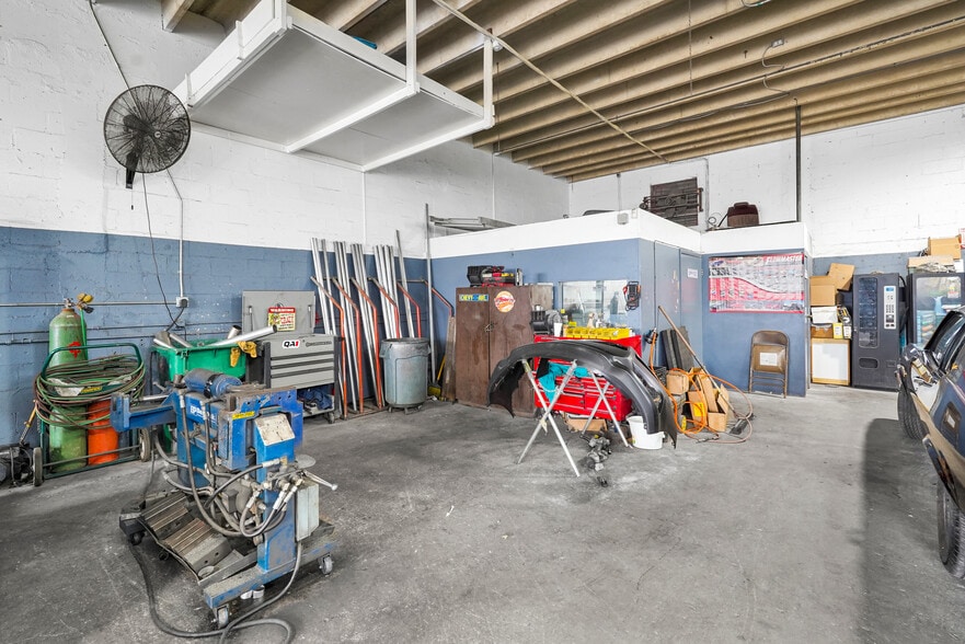 More Photos Of 5960-5992 SW 23rd St, West Park Showroom For Sale