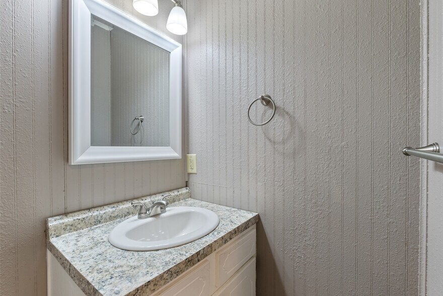 More Photos Of 16 Linder Rd, Greenbrier Apartments For Sale