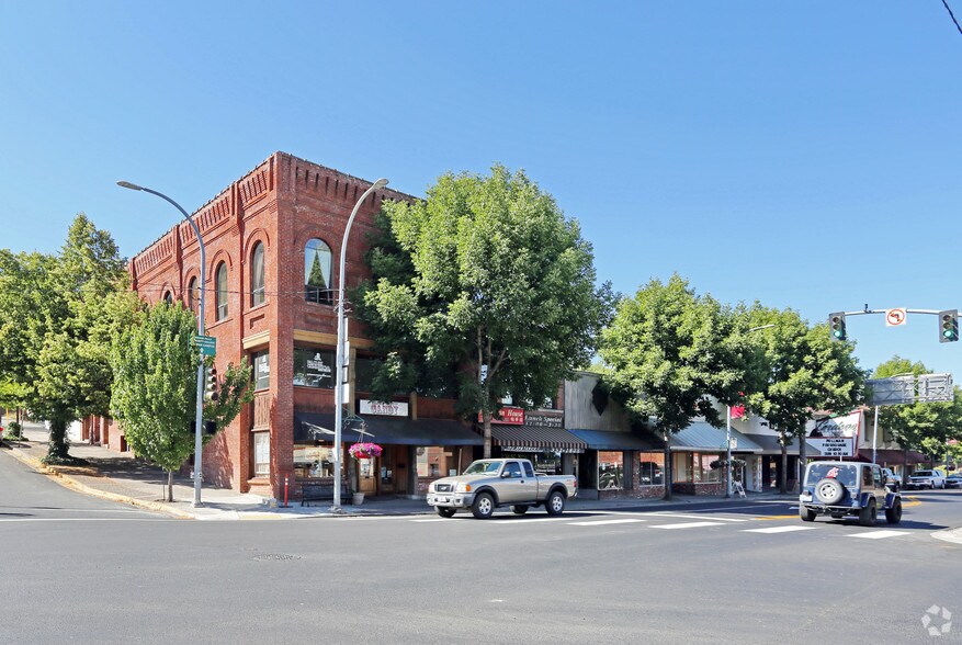 Primary Photo Of 123 N Grand Ave, Pullman General Retail For Sale