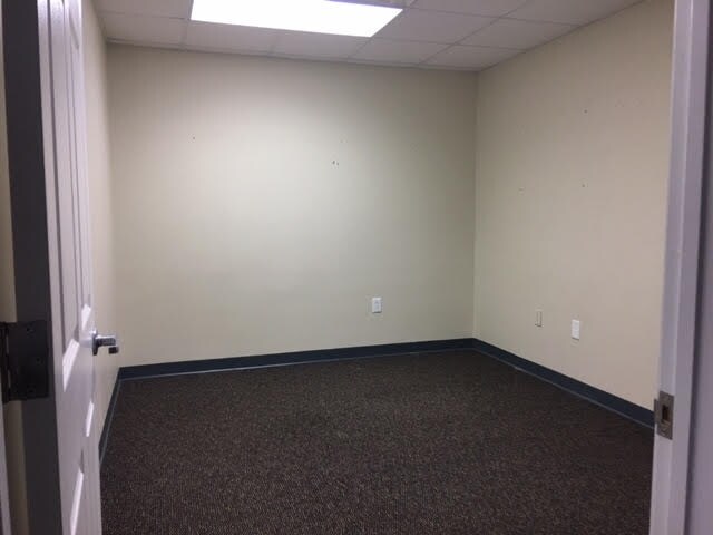 More Photos Of 10412 Allisonville Rd, Fishers Office For Sale