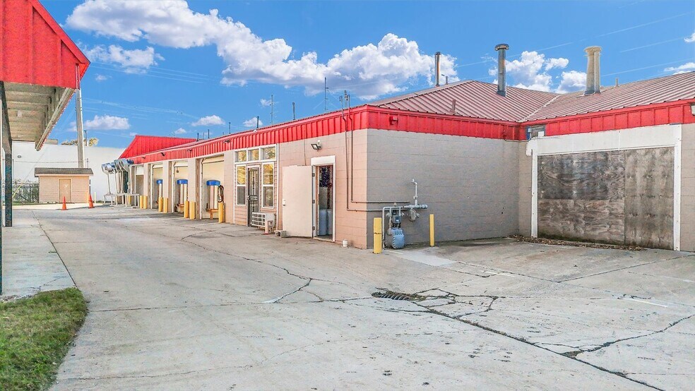 More Photos Of 501 E University Ave, Urbana Carwash For Sale
