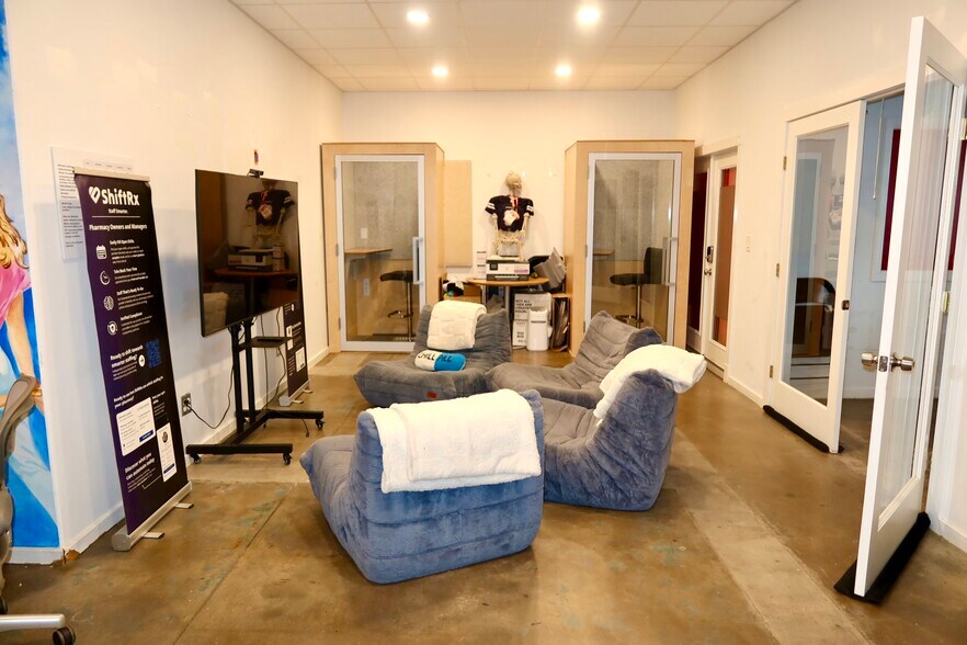 More Photos Of 2009 S 1st St, Austin Freestanding For Lease