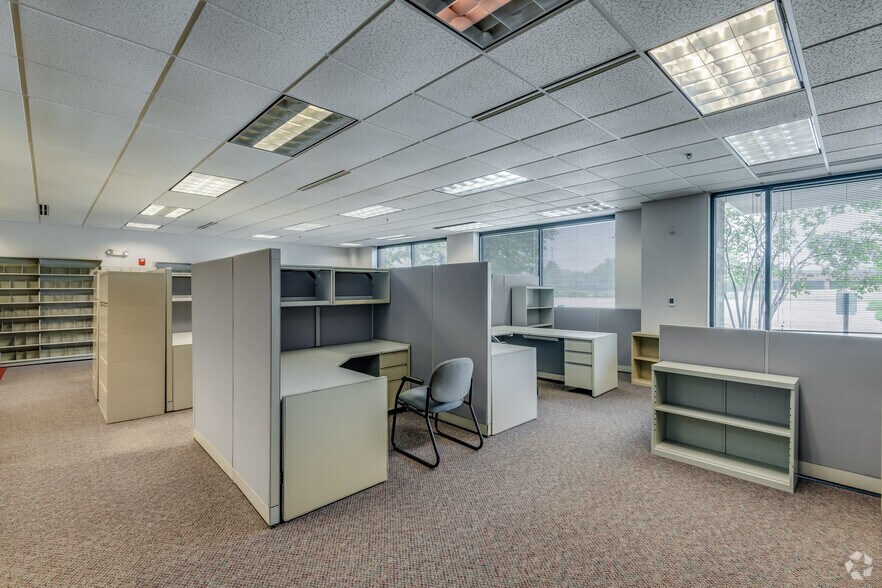 More Photos Of 11800 W Park Pl, Milwaukee Office For Lease