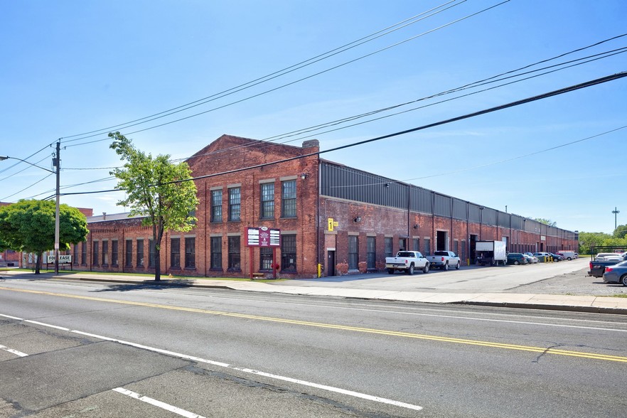 Primary Photo Of 961-1029 Lyell Ave, Rochester Showroom For Lease