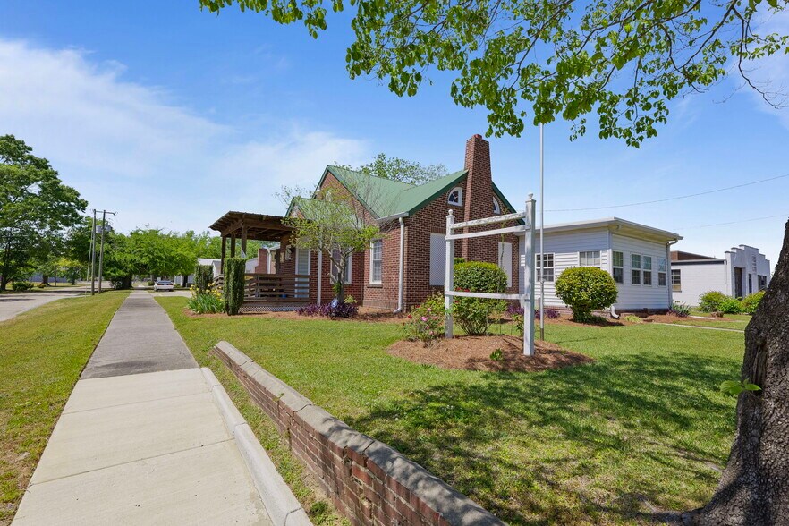 More Photos Of 310 S Clinton Ave, Dunn Medical For Sale