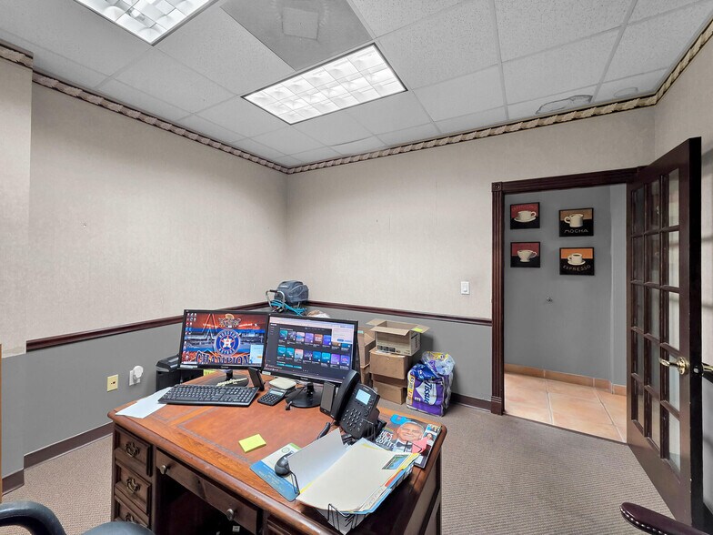 More Photos Of 6429 Fairmont Pky, Pasadena Office For Sale