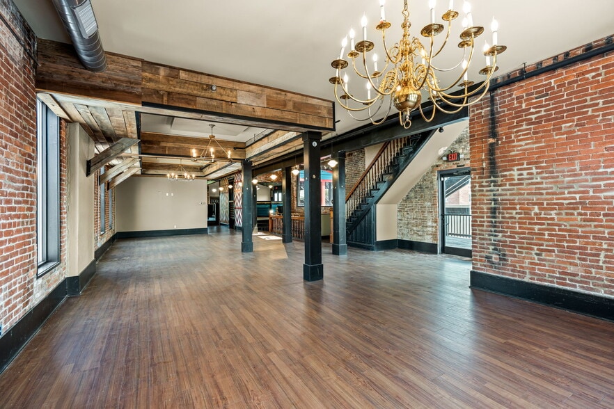 More Photos Of 134 Spring St, Jeffersonville Bar For Sale