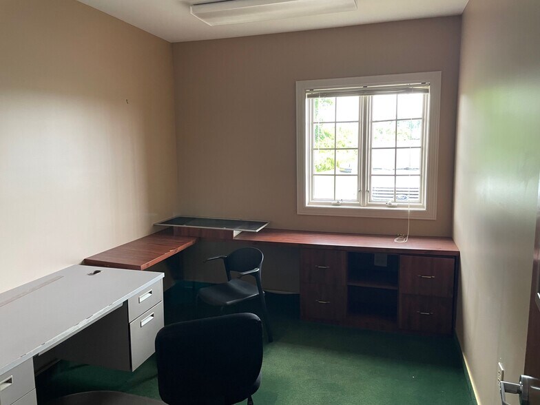 More Photos Of 184 Stone Container Dr, Clarksville Bank For Lease