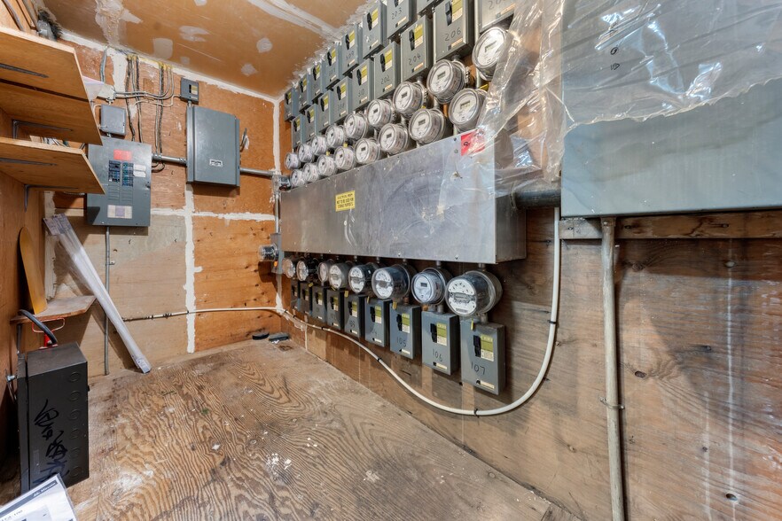 More Photos Of 325 Ash St, New Westminster Apartments For Sale