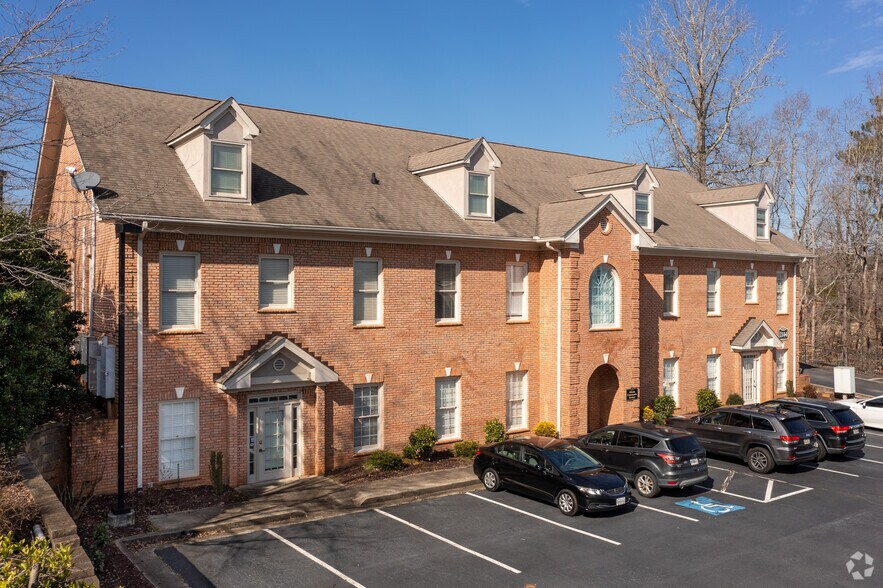 More Photos Of 2050 Buford Hwy, Buford Unknown For Lease