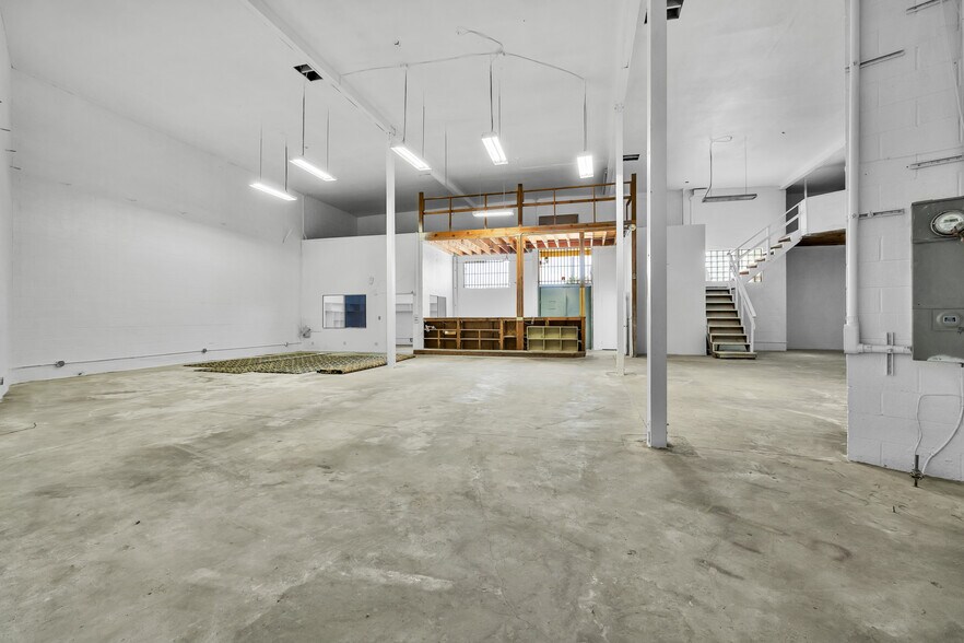 More Photos Of 4931 Venice Blvd, Los Angeles Storefront For Lease
