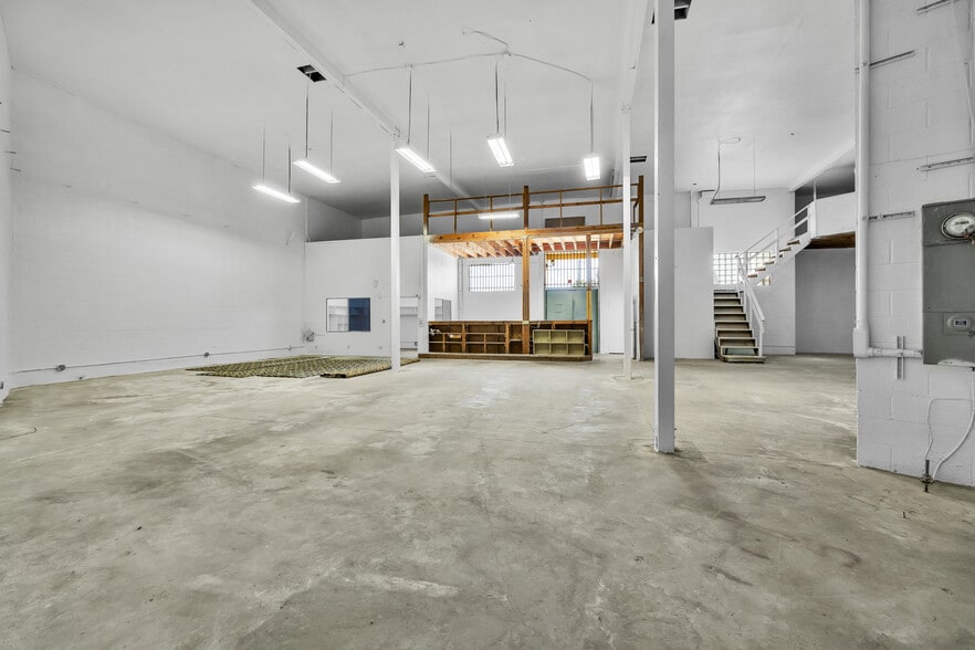 More Photos Of 4931 Venice Blvd, Los Angeles Storefront For Lease
