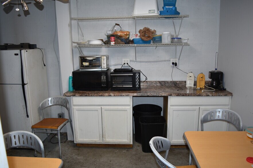 More Photos Of 11715 87th St N, Largo Warehouse For Sale