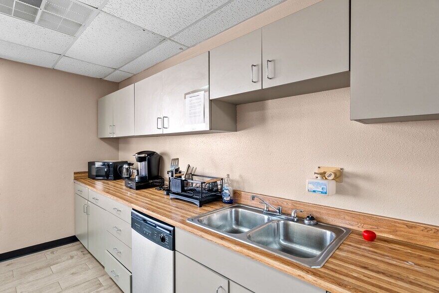 More Photos Of 9502 Computer Dr, San Antonio Medical For Sale