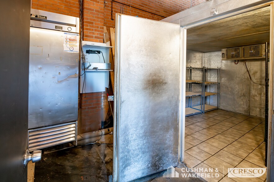 More Photos Of 1313 Old River Rd, Cleveland Freestanding For Lease