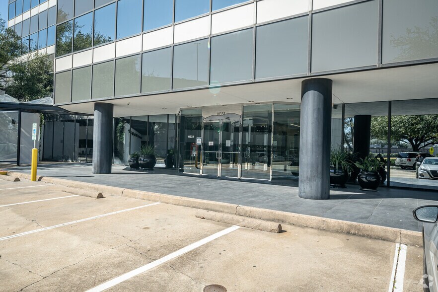 More Photos Of 10333 Richmond Ave, Houston Office For Lease