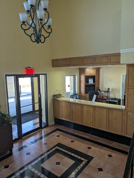 More Photos Of 3100 W Northwest Loop 323, Tyler Hotel For Sale