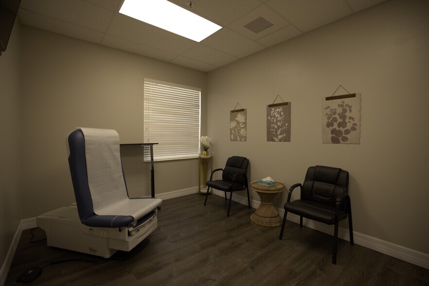 More Photos Of 21942 Edgewater Dr, Port Charlotte Office For Sale