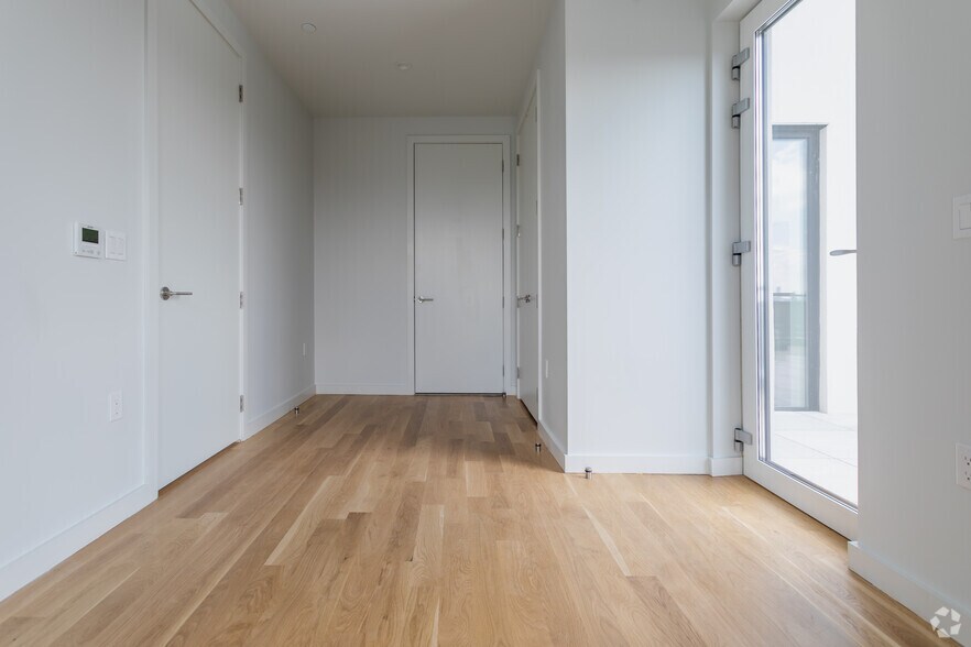 More Photos Of 45-67 Davis St, Long Island City Apartments For Lease