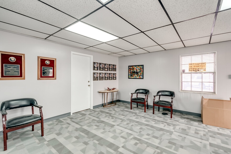 More Photos Of 1421 Commercial Park Dr, Lakeland Storefront Retail Office For Lease