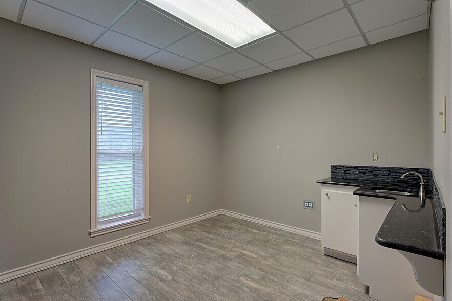 More Photos Of 1015 E 35th St, Texarkana Medical For Sale