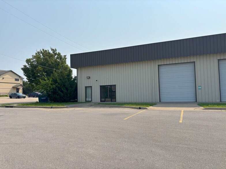 More Photos Of 1035 E 23rd St, Lawrence Warehouse For Lease