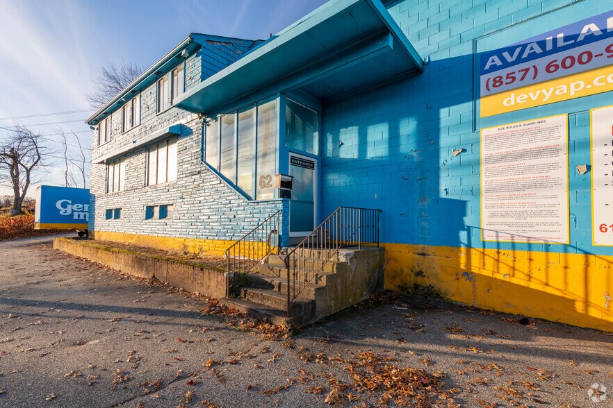 More Photos Of 62 Middlesex Tpke, Burlington Freestanding For Sale