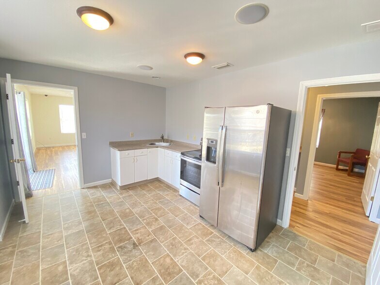 More Photos Of 27 S Main St, East Windsor Storefront Retail Office For Lease