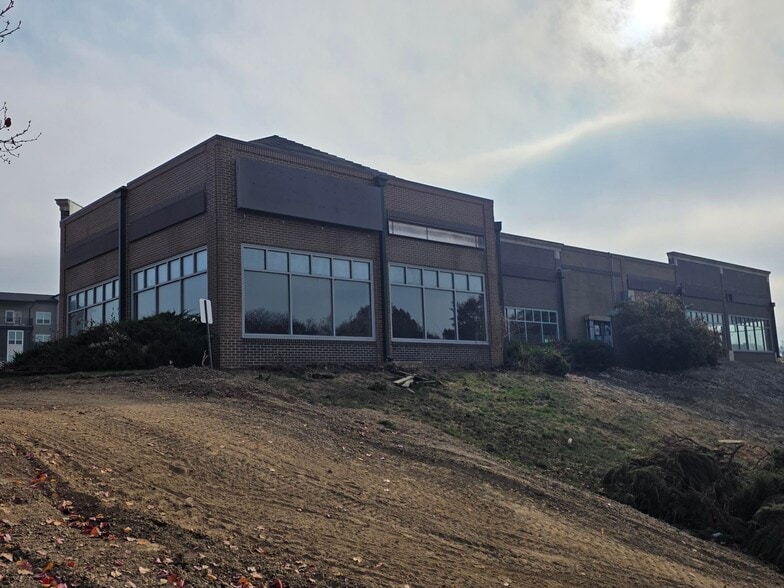 More Photos Of 7405-7471 Quivira Rd, Shawnee General Retail For Lease