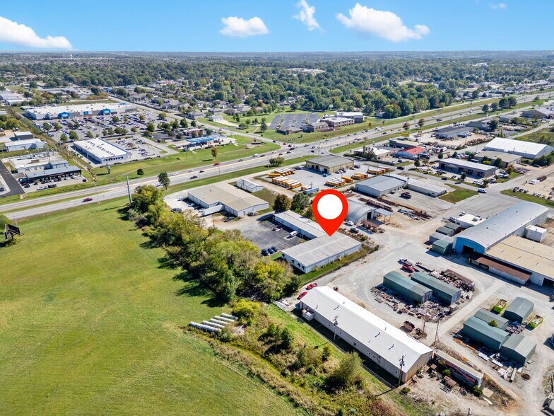 More Photos Of 1110 N Gerald St, Nixa Warehouse For Lease