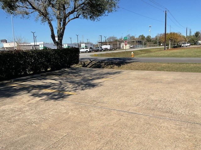 More Photos Of 601 S 8th St, La Porte General Retail For Lease