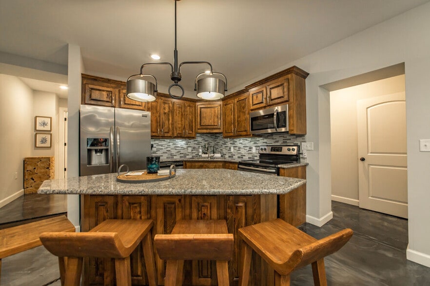 More Photos Of 7910 Edgemont Rd, Greers Ferry Apartments For Sale