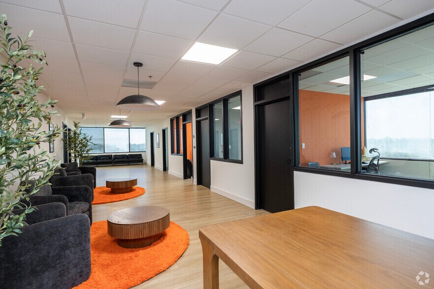 More Photos Of 6698 68th Ave N, Pinellas Park Coworking Space