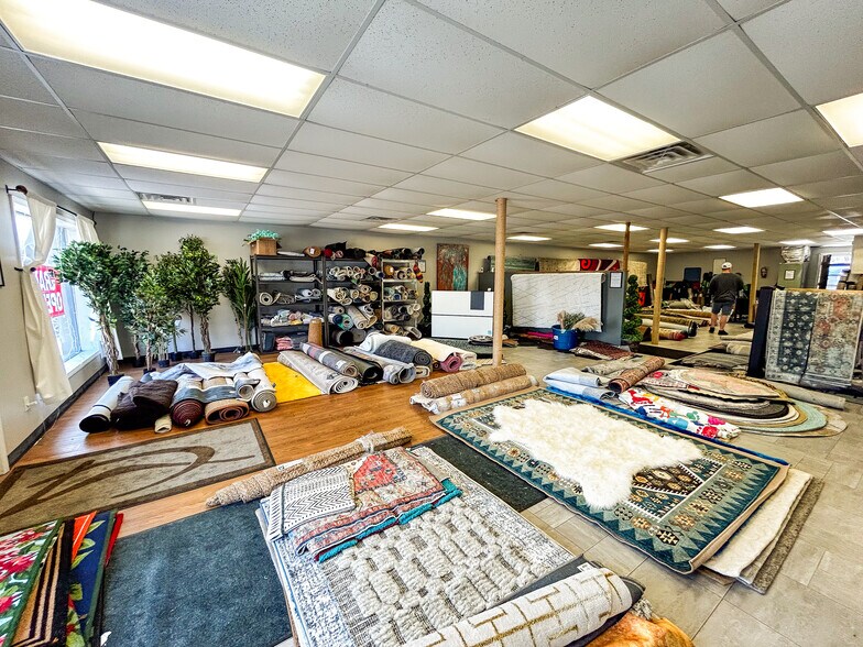 More Photos Of 13101-13109 E Blue Pky, Kansas City Freestanding For Sale